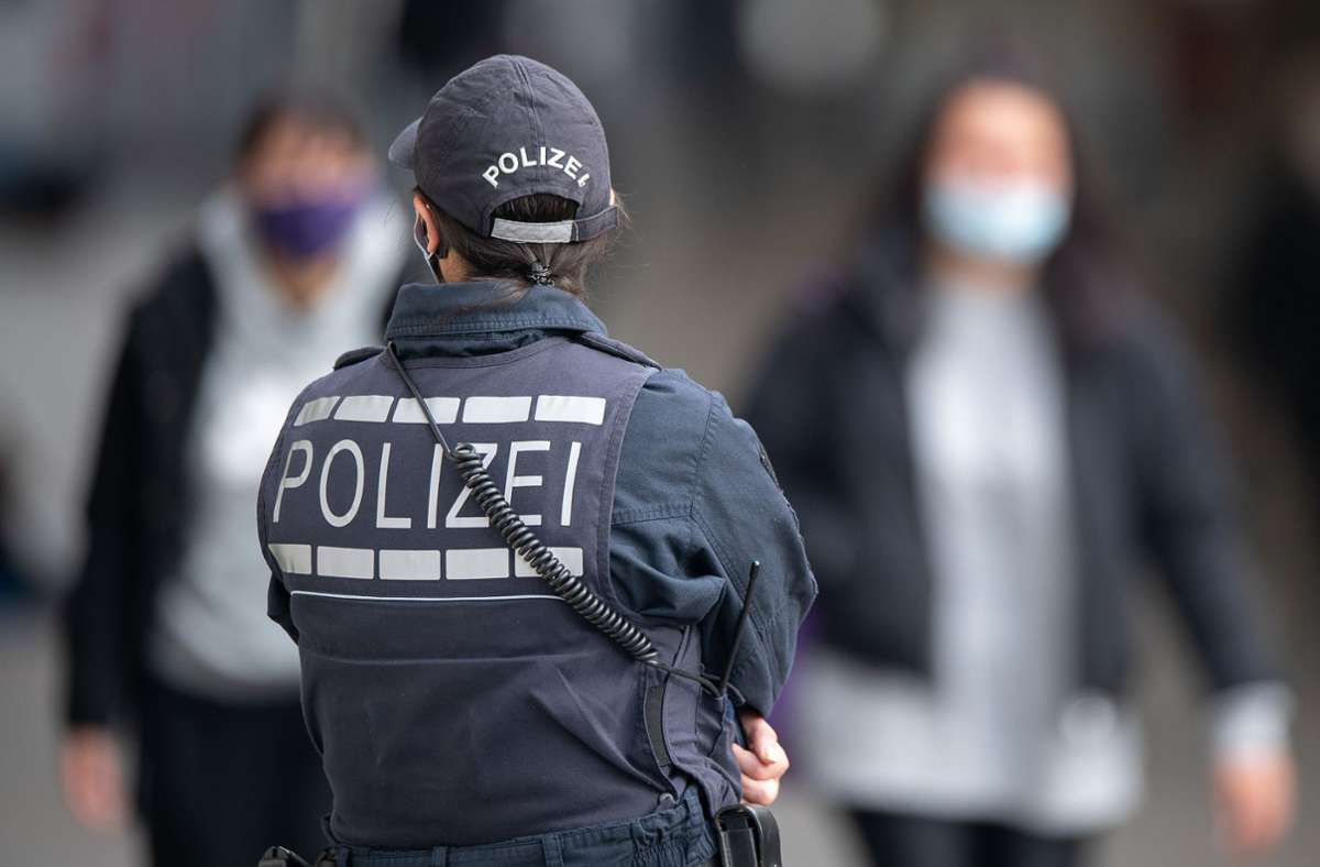 Vorfall in Wertheim: 25 Kinder bedrängen und filmen Polizisten