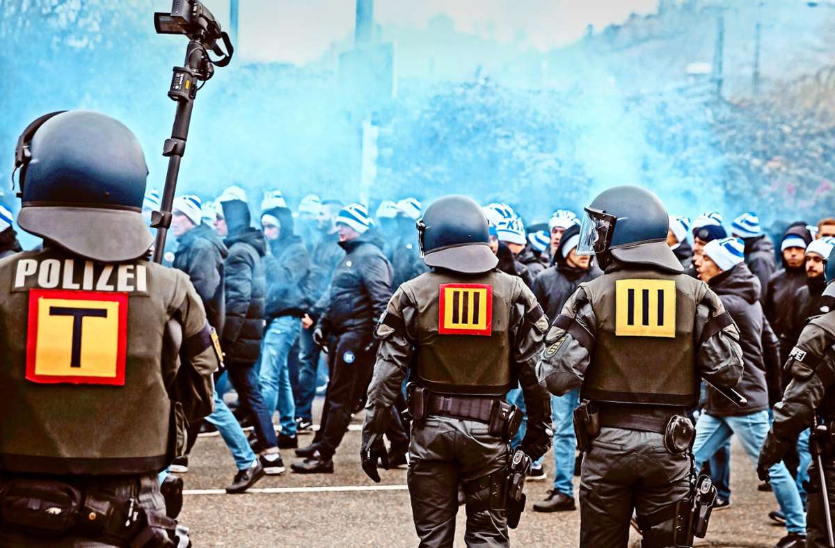 Streit um Bodycams und Fußballspiele: Stresstest für Strobls neues Polizeigesetz