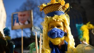 Wie Karnevalisten in Köln für Frieden in der Ukraine demonstrieren