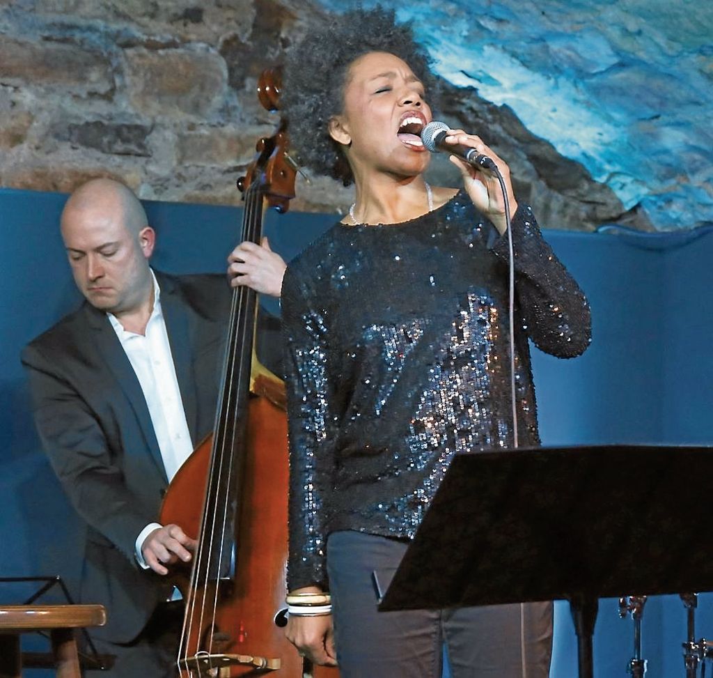 ESSLINGEN:  André Weiß Trio bringt Stargast Fola Dada zum Jahresabschlusskonzert mit in den Jazzkeller: Mit rasantem Drive
