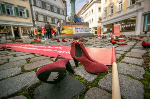 In den vergangenen Jahren (unser Bild stammt vom November 2020) hat es in Esslingen immer wieder Aktionen gegen Gewalt an Frauen gegeben. Foto: Roberto Bulgrin