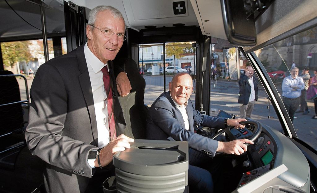 Verkehrsminister Winfried Hermann lobt Esslinger Buskonzept: „Mobilität der Zukunft ist hier Gegenwart“