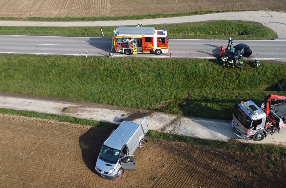 Ispringen im Enzkreis: Zwei Fahrer bei Unfall schwer verletzt – Verursacher flüchtet