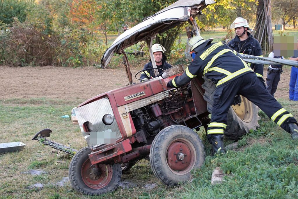 Schlaitdorf: 86-Jähriger mit Traktor umgestürzt