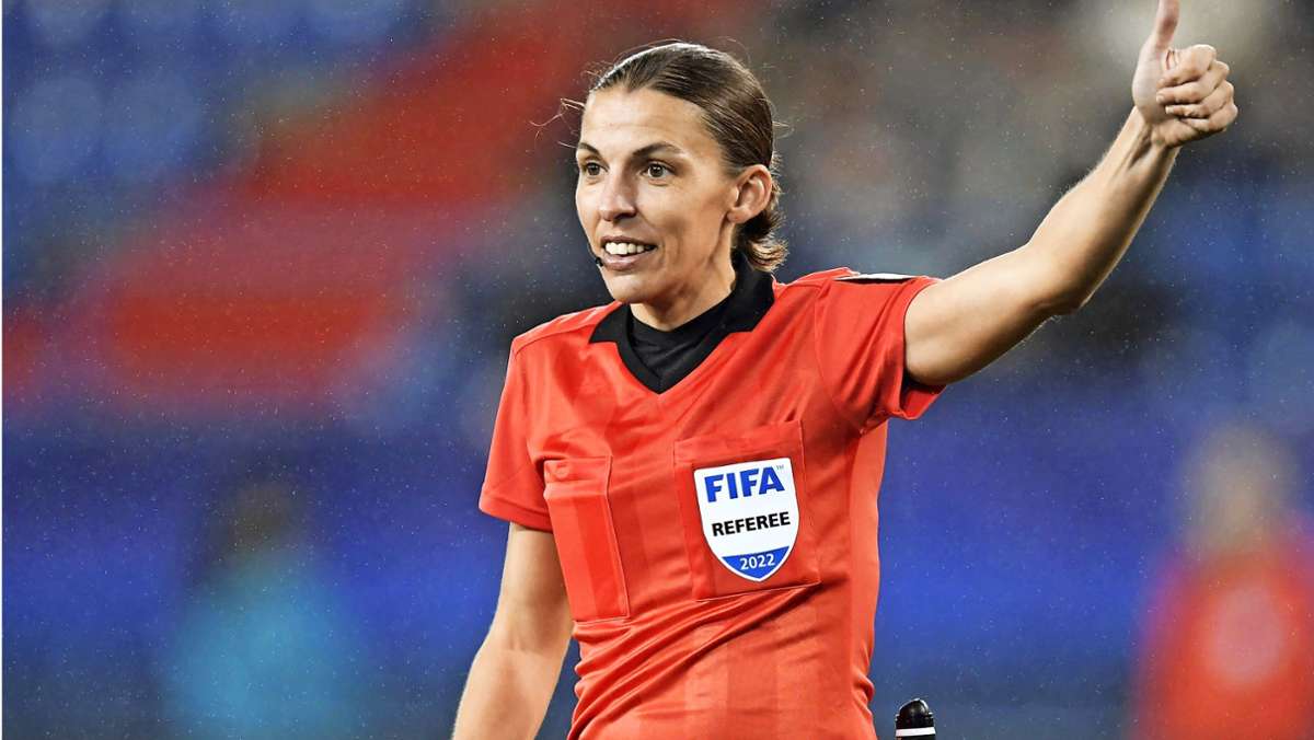 WM 2022 in Katar: Stéphanie Frappart: so tickt die erste WM-Schiedsrichterin