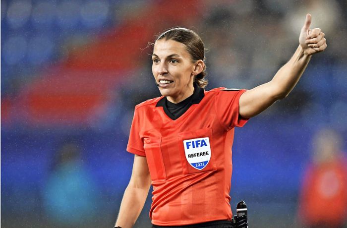 WM 2022 in Katar: Stéphanie Frappart: so tickt die erste WM-Schiedsrichterin