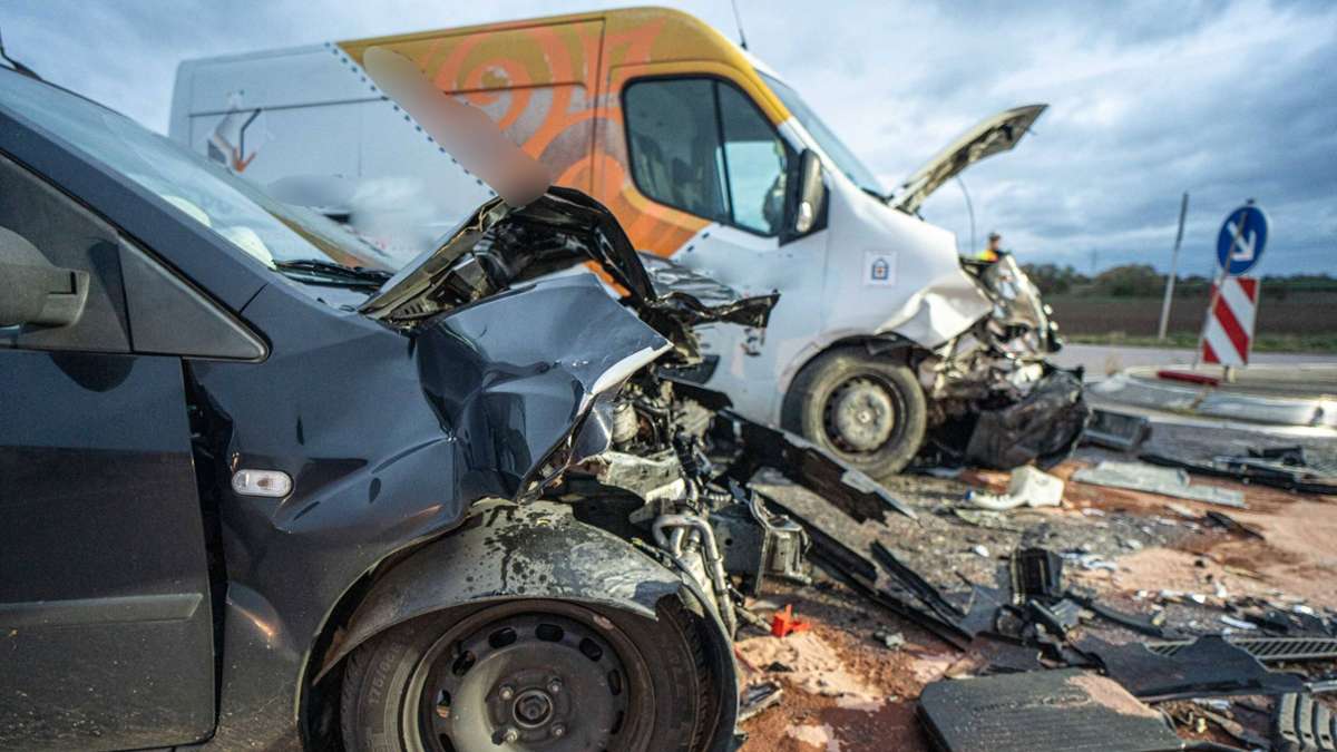 Unfall bei Remseck: Ford-Fahrer die Vorfahrt genommen