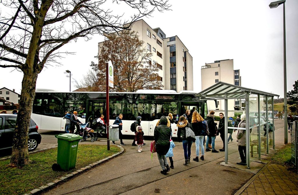 Schüler und Eltern kritisieren Fahrpläne: Eltern beklagen überfüllte Busse nach Plochingen