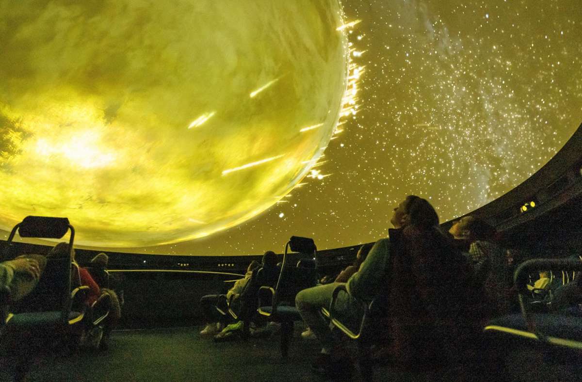 Im Planetarium kann man nun wieder kosmische Ereignisse von intergalaktischen Ausmaß erleben. Foto: Lichtgut/Julian Rettig