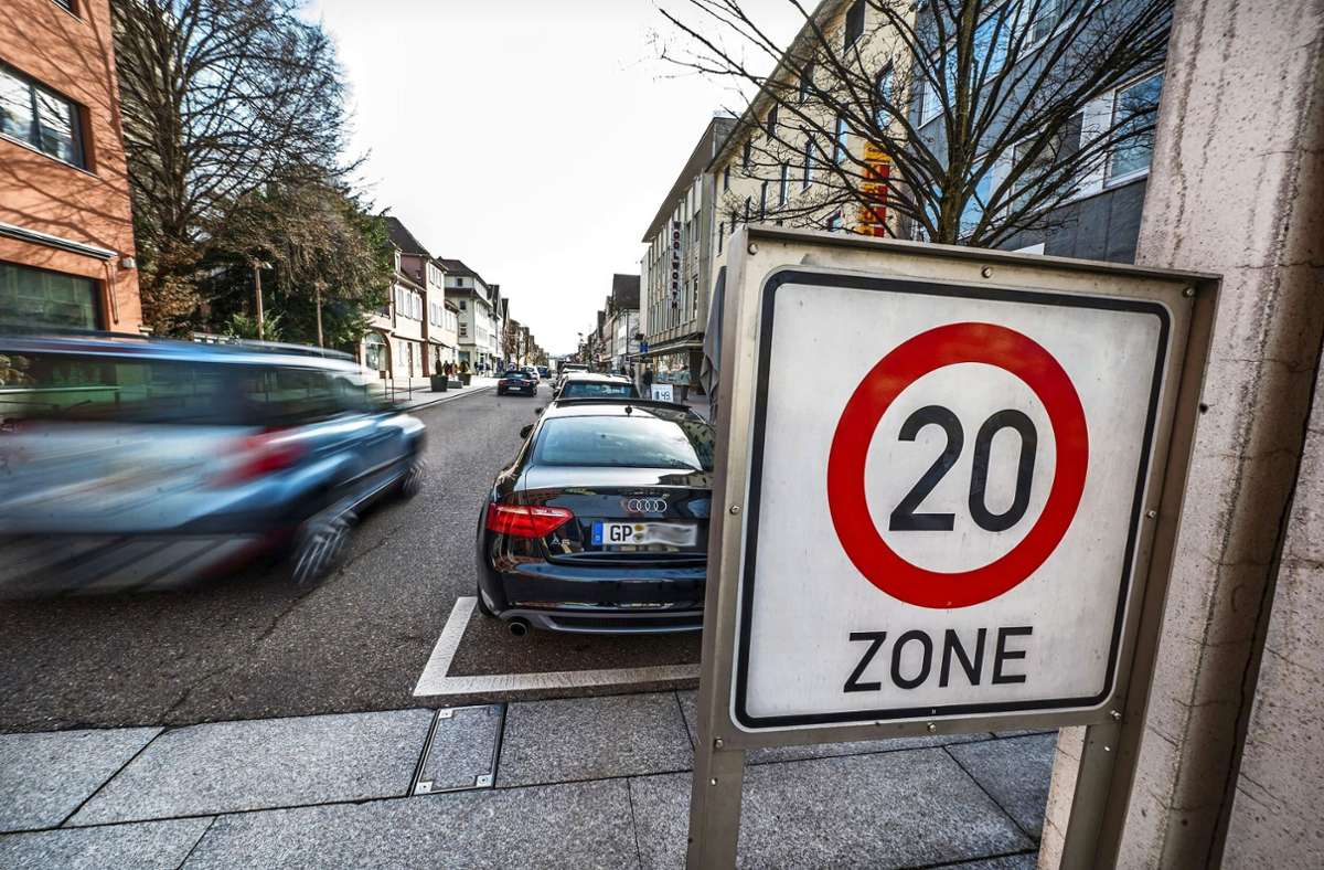 Wie geht es weiter mit dem Autoverkehr in der Göppinger Hauptstraße? Das soll eine Projektgruppe klären. Foto: Giacinto Carlucci