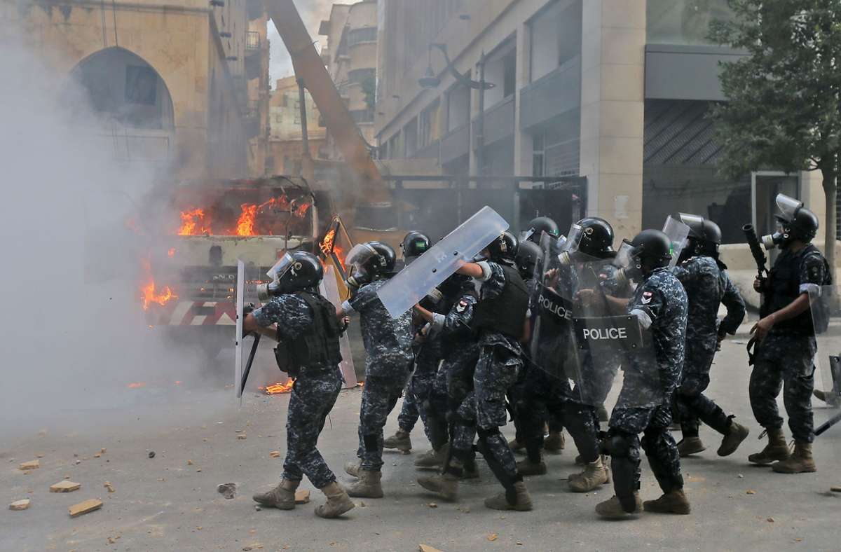 Nach Explosion in Beirut: Tränengas bei Protesten gegen Regierung – zahlreiche Verletzte