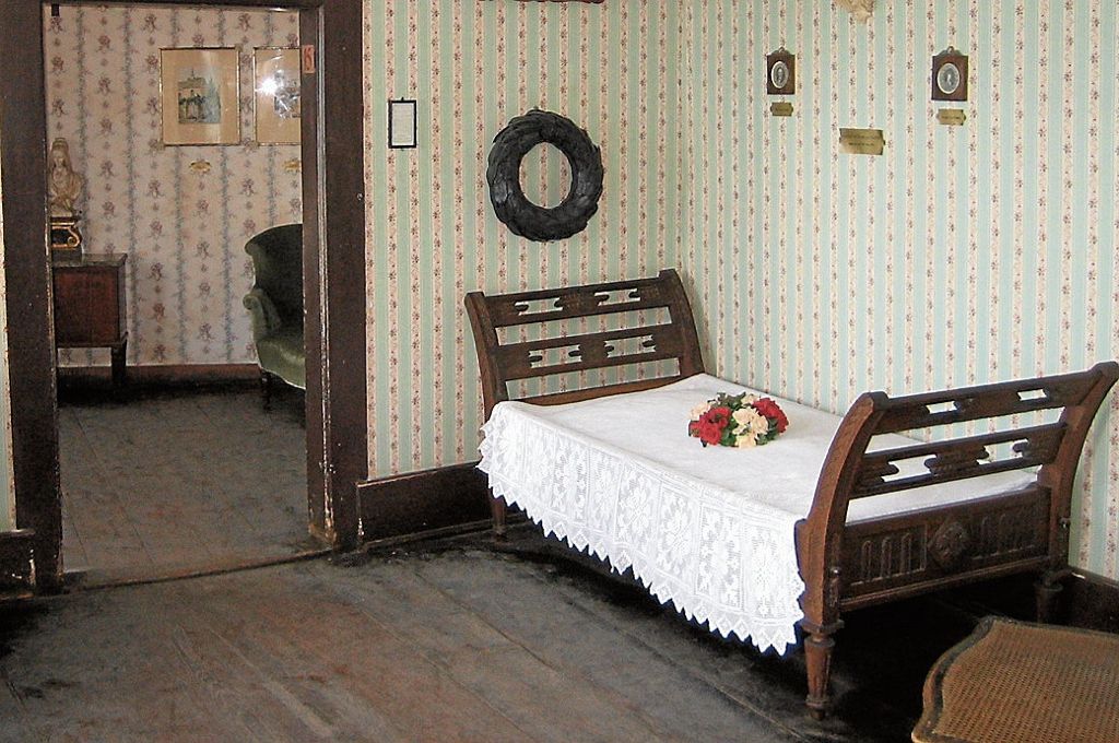 Sterbezimmer und Totenbett der Dichterin auf der Meersburg. Am 24. Mai 1848 erlag die 51-Jährige einer Lungenentzündung. Foto: oh