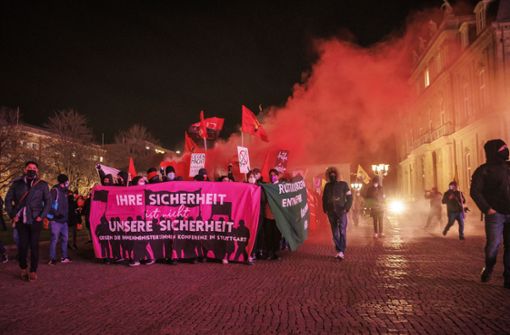 Aktivisten demonstrieren in Stuttgart gegen die Landesinnenministerkonferenz Foto: Lichtgut/Julian Rettig