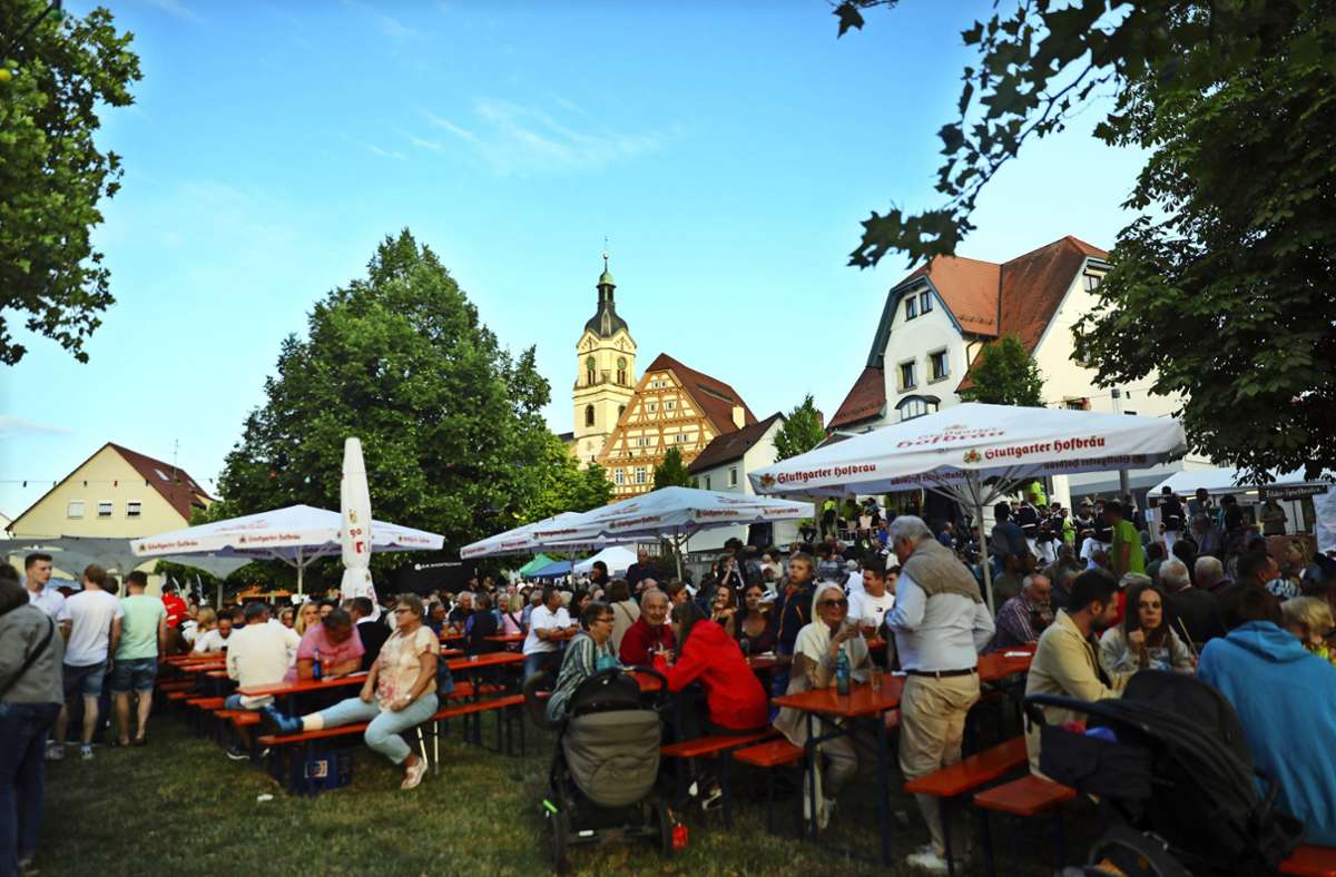 Tausende bei der Bierwecketse in Neuhausen: 550 Kilometer mit dem Fahrrad zum Fest