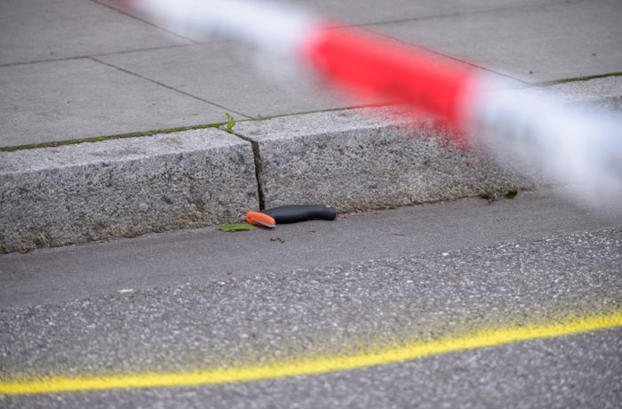 Hamburg: Mit Messer bewaffneter Mann durch Polizeischüsse tödlich verletzt