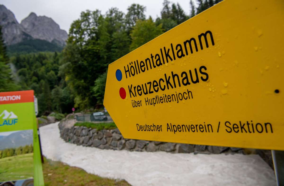 Nach Flutwelle bei Garmisch-Patenkirchen: Frau in Höllentalklamm tot geborgen