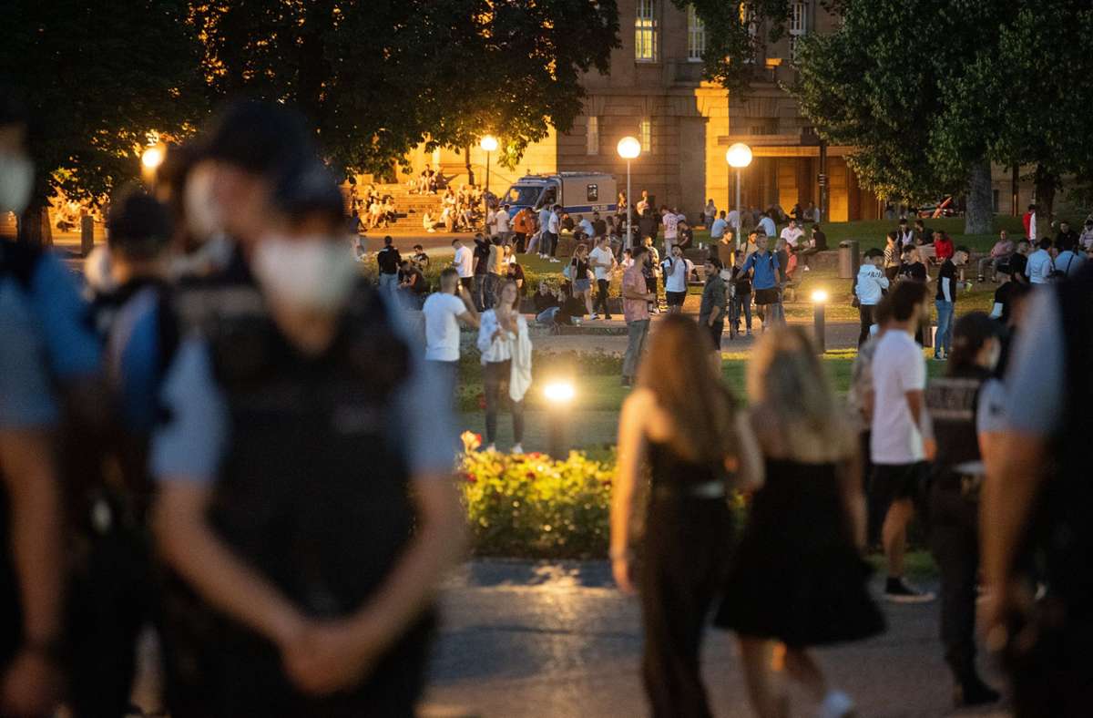 Nach Prügelei auf dem Schlossplatz: Polizei meldet ruhige Nacht in Stuttgart