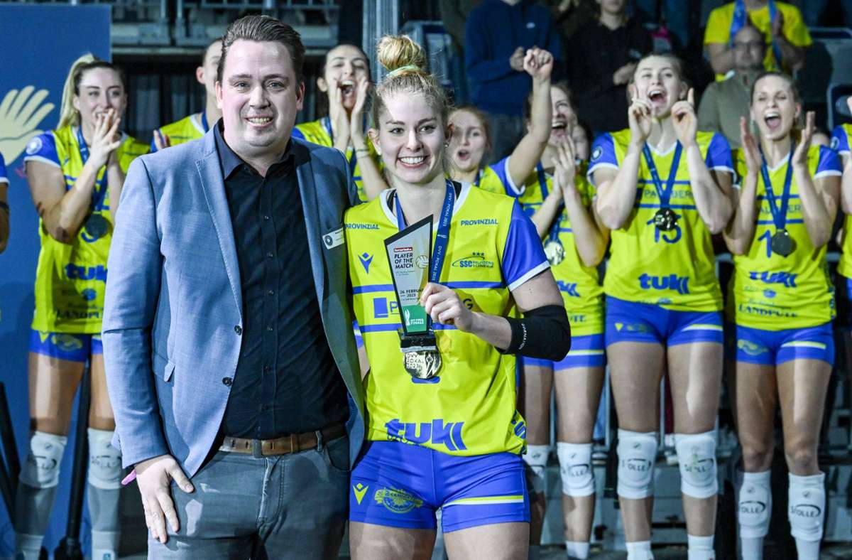 Volleyball: So freut sich Pia Kästner über ihren ersten Pokalsieg