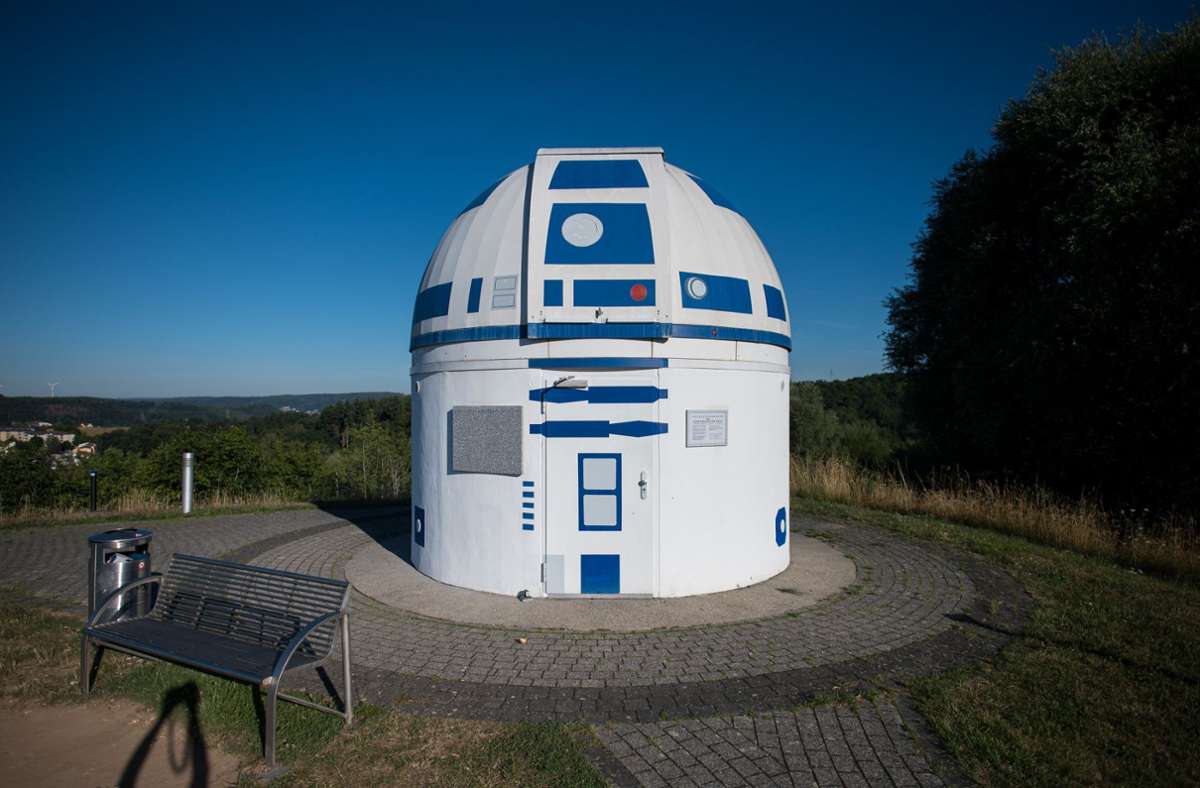 Das Gebäude der Sternwarte in Zweibrücken bekam einen Anstrich wie die „Star Wars“-Figur R2-D2.