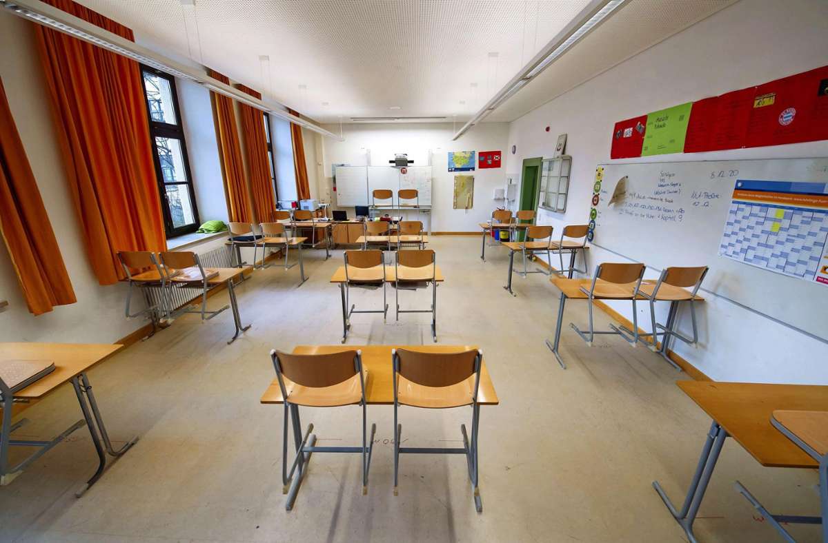 Stadt Stuttgart empfiehlt Schulschließung: Große Verwirrung um Schulstart am Montag