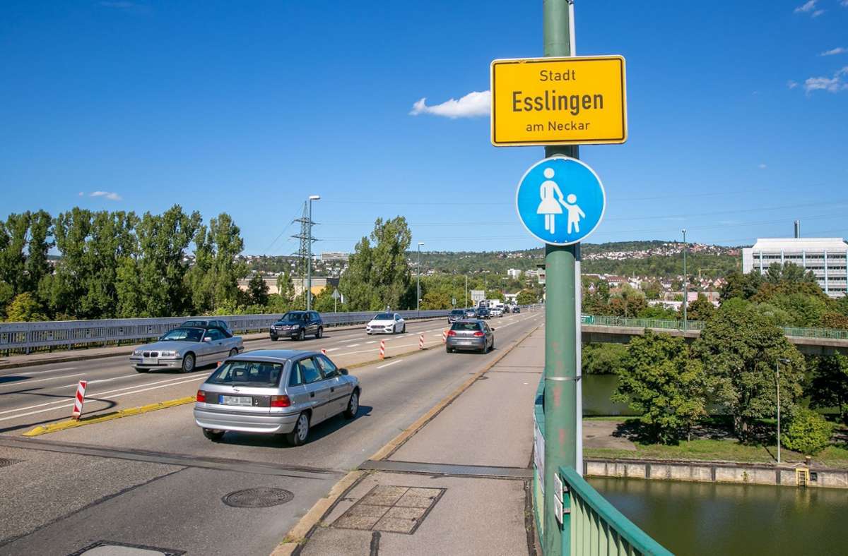 Marode Brücke in Esslingen: Adenauerbrücke muss Wartezeit bis zur Erneuerung überbrücken