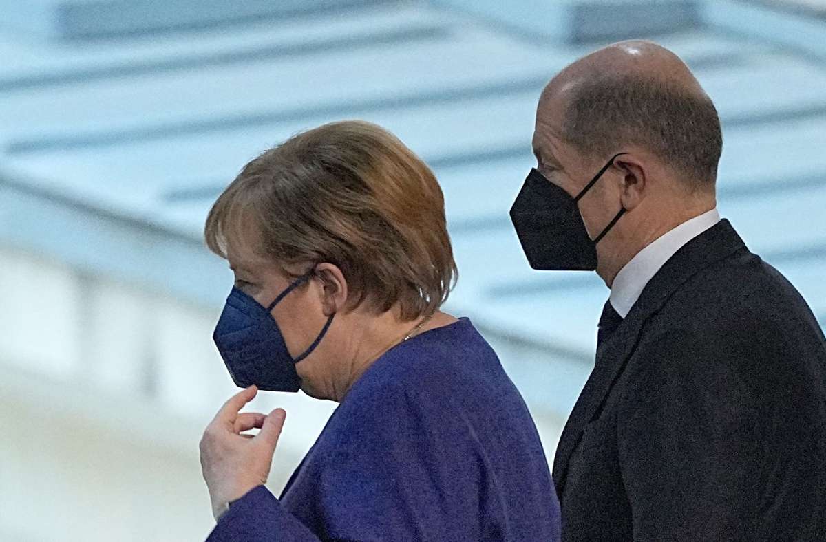 Die Länder beraten derzeit mit Angela Merkel (links) und Olaf Scholz über die Corona-Lage (Symbolbild). Foto: imago images/photosteinmaurer.com/TOBIAS STEINMAURER