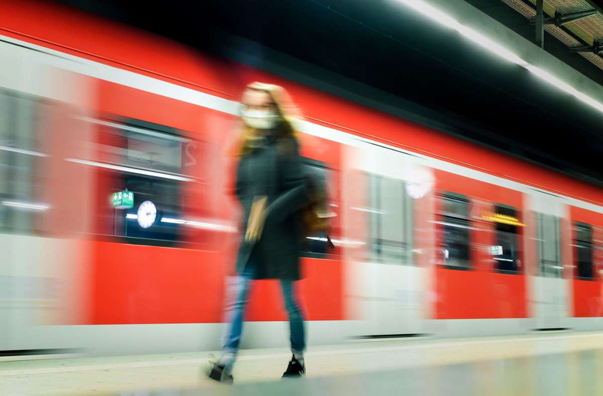 Vorfall in Stuttgart: Exhibitionist verlässt S-Bahn mit entblößtem Glied