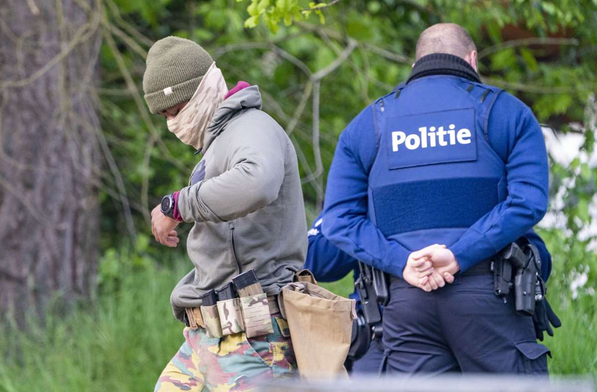 Fahndung in Belgien: Bewaffneter Soldat weiter auf der Flucht