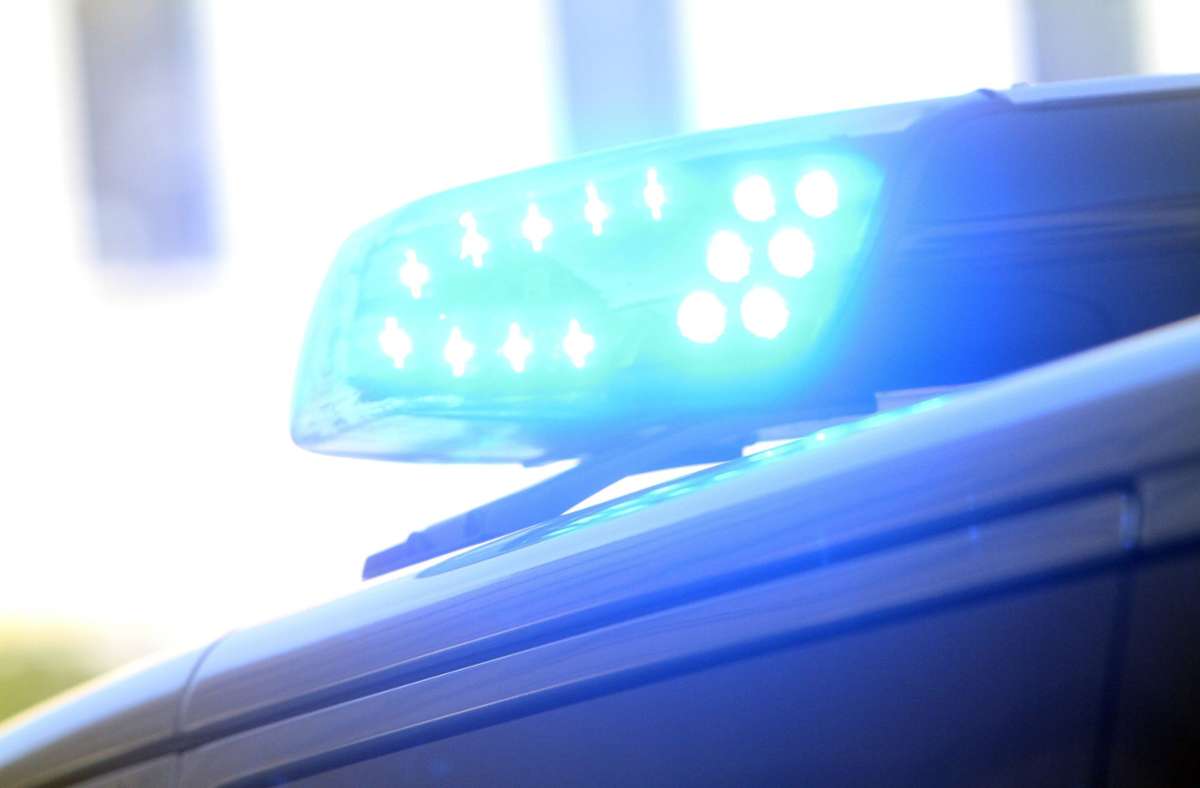 Fahrerflucht in Leinfelden-Echterdingen: 63-jährige Fußgängerin leicht verletzt
