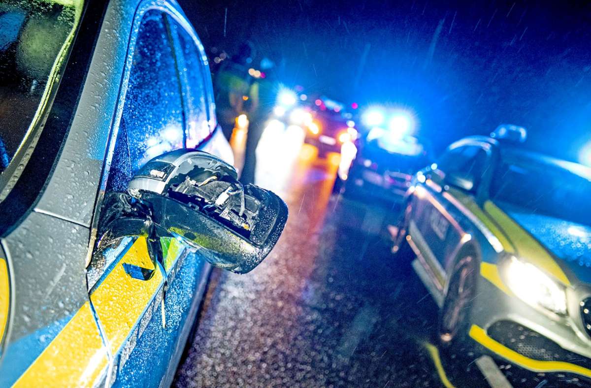 Polizei-Großeinsatz auf der A 8: Dramatische Verfolgungsjagd auf der Autobahn