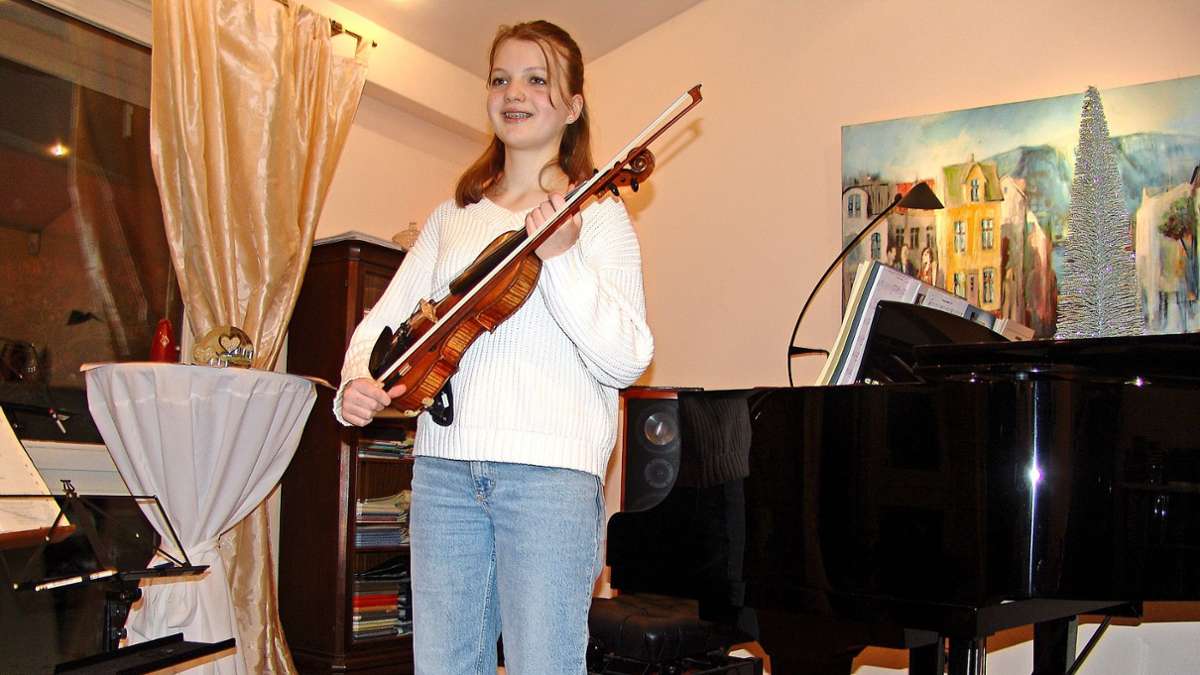 Die 14-jährige Sofia Emilsson aus Leinfelden-Echterdingen: Junges Talent spielt auf alter Geige