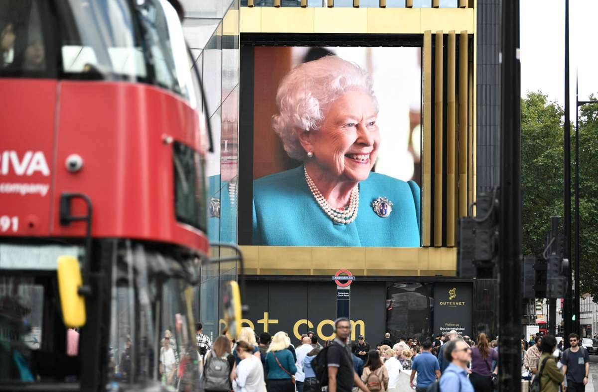 Millionen Menschen trauern nach dem Tod der Queen – doch es kommt auf Kritik auf.