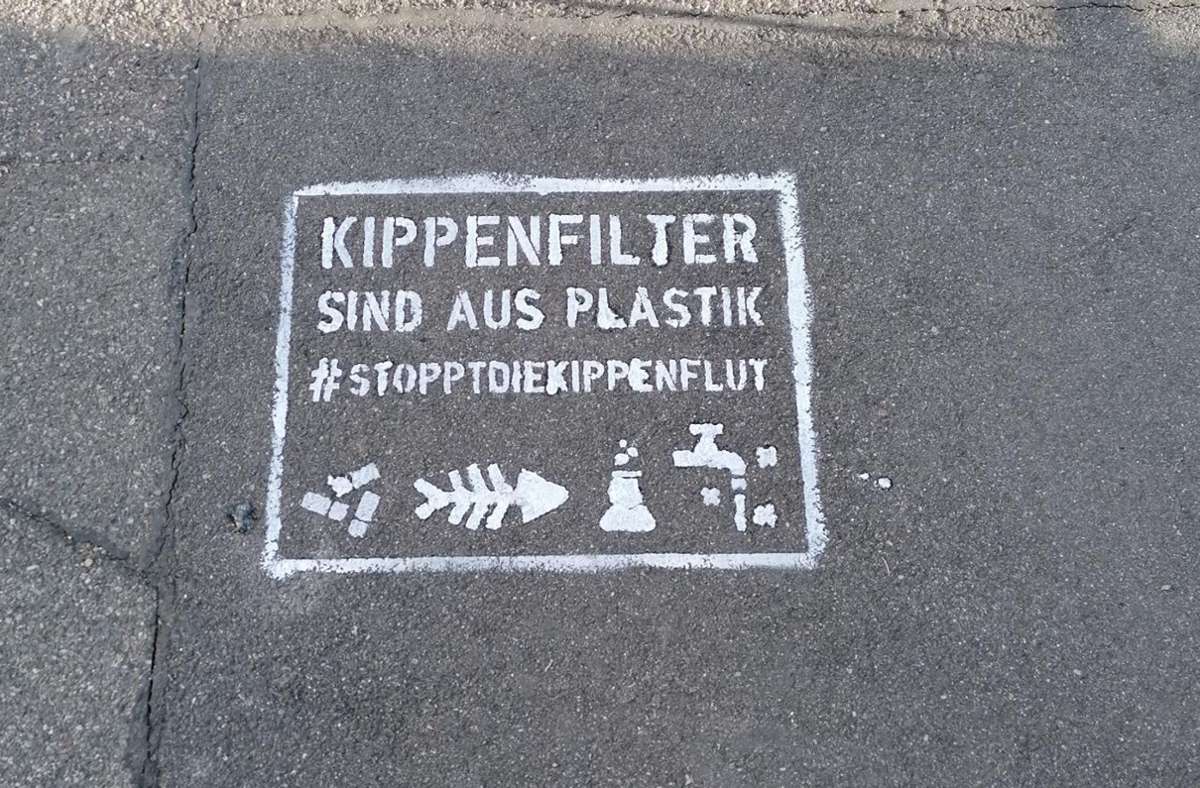 Aktion #stopptdiekippenflut: Das steckt hinter den Schriftzügen in Stuttgart
