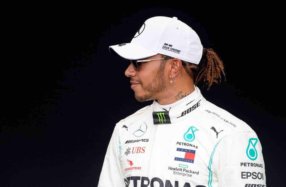 Es geht wieder los – auch Lewis Hamilton freut sich darüber sehr.