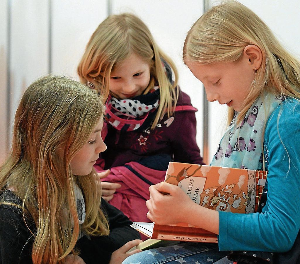 ESSLINGEN:  1000 Grundschüler beteiligen sich derzeit am bundesweiten Leseprojekt - Die erste Etappe ist fast schon geschafft: Kinder lassen Büchertürme in den Himmel wachsen