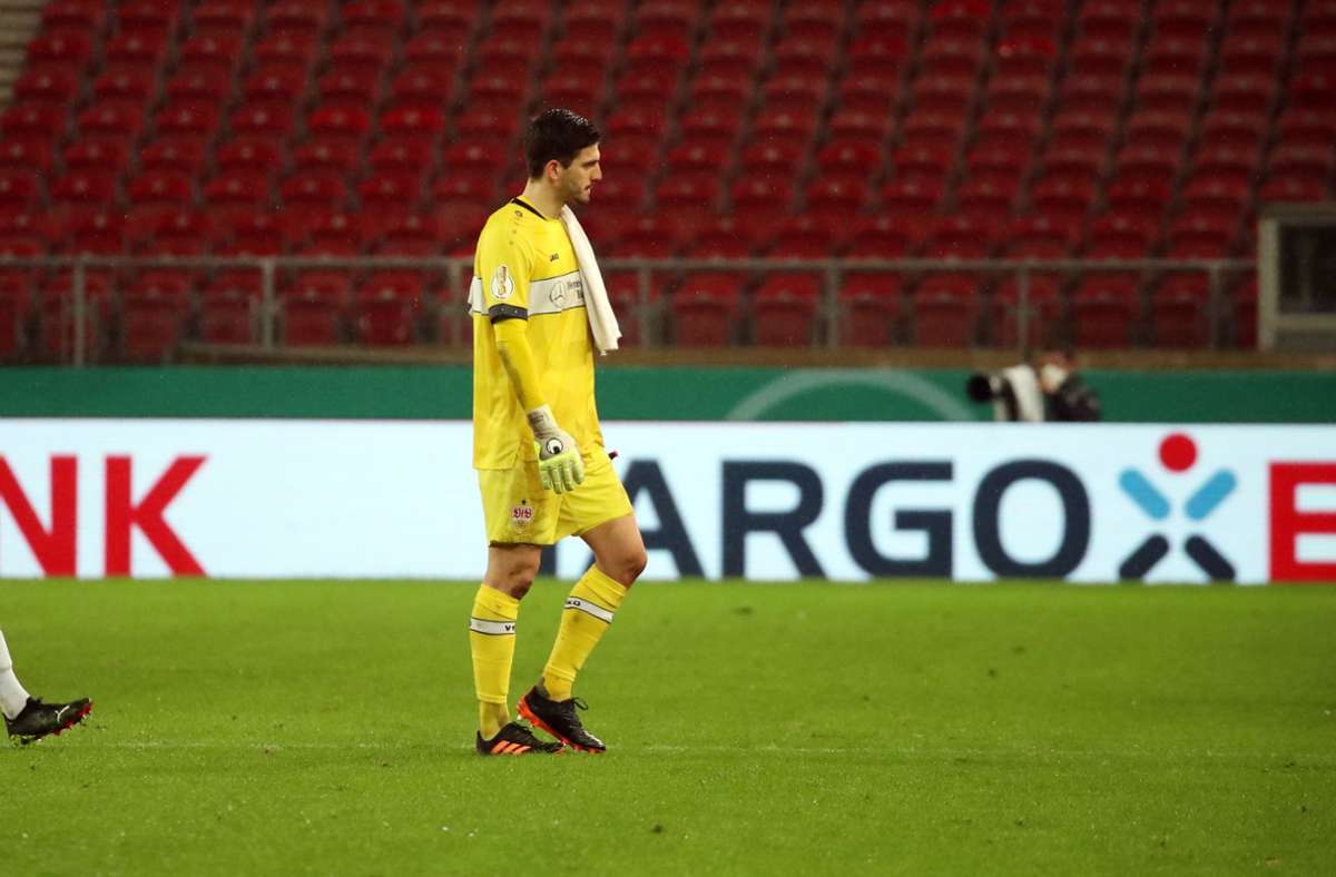 Geschlagener Keeper: Fabian Bredlow macht beim Gegentor zum 1:2 gegen Borussia Mönchengladbach keine gute Figur.