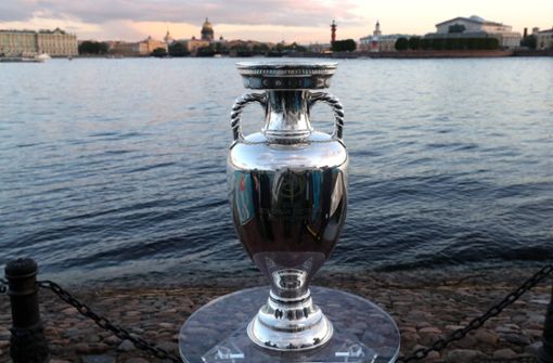 Um diesen Pokal geht es. Foto: imago images/ITAR-TASS/Peter Kovalev