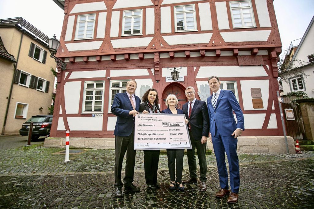 Für die Veranstaltungen zum 200-jährigen Jubiläum der Synagoge spendet die Kreissparkasse 5.000 Euro: Esslinger Synagoge feiert 200. Geburtstag