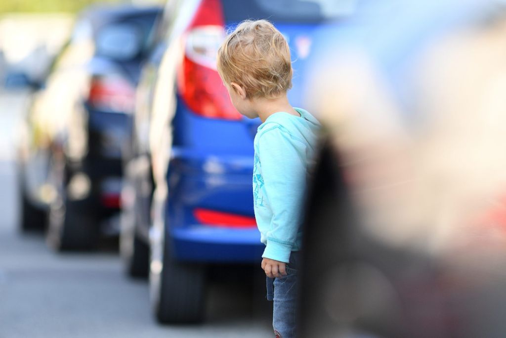 Ob die Autofahrerin oder das Kind grün hatte, versucht die Polizei zu klären.: Zeugenaufruf: Junge in Nürtingen angefahren