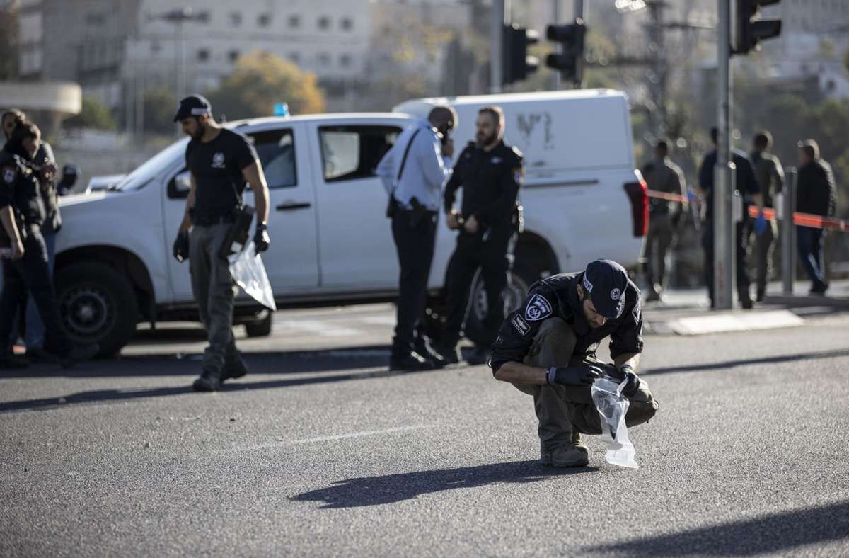 Jerusalem: Toter und Verletzte bei Explosionen an Bushaltestellen