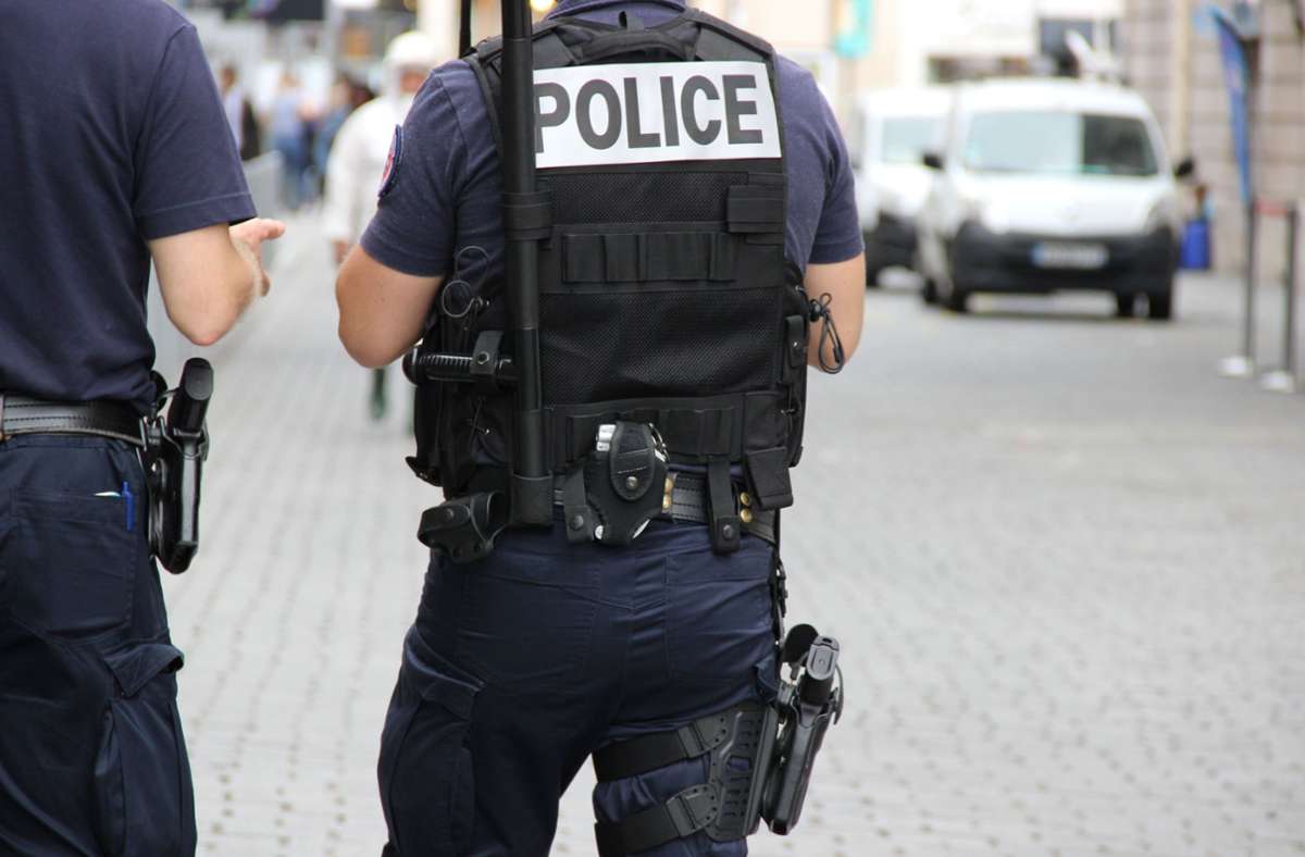 Einkaufszentrum bei Paris: Aufregung um Großeinsatz der Polizei