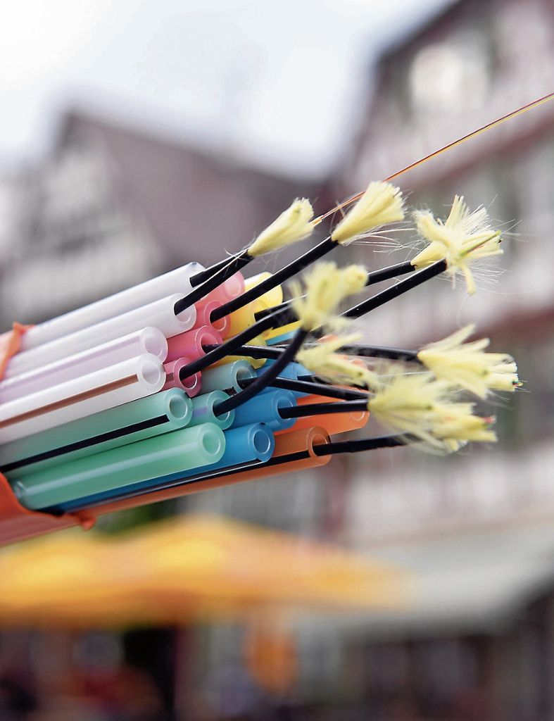 ESSLINGEN: Stadt baut ihr Glasfasernetz bis 2020 aus: Schnelles Internet für die Schulen