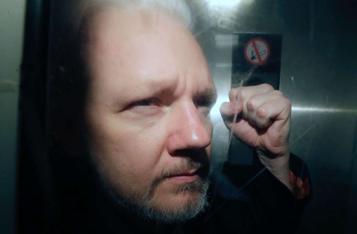 Kundgebung in Stuttgart: 500 Menschen demonstrieren für Freilassung von Julian Assange