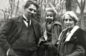 1922: Albert Schweitzer  mit Helene und Tochter Rhena Foto: /Albert-Schweitzer-Zentrum  Günsbach