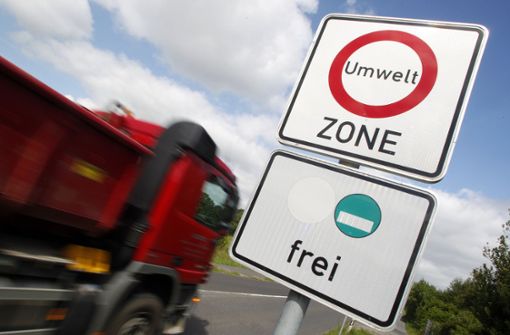 In mehreren Städten Baden-Württembergs wurden die Fahrverbote für ältere Fahrzeuge aufgehoben. (Symbolbild) Foto: dpa/Roland Weihrauch