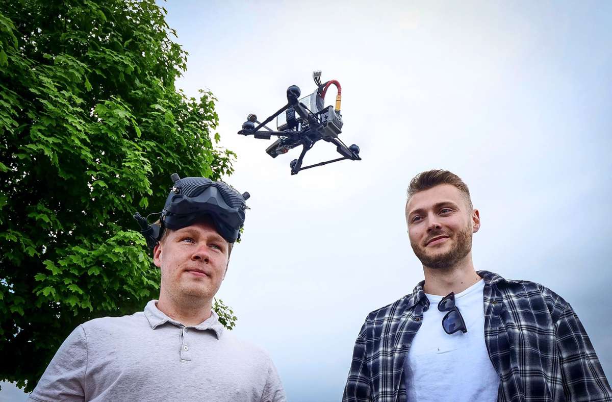 Im Drohnenfieber: Firmenchef Nick Grossmann (rechts) und Mitarbeiter Jörg Franken.