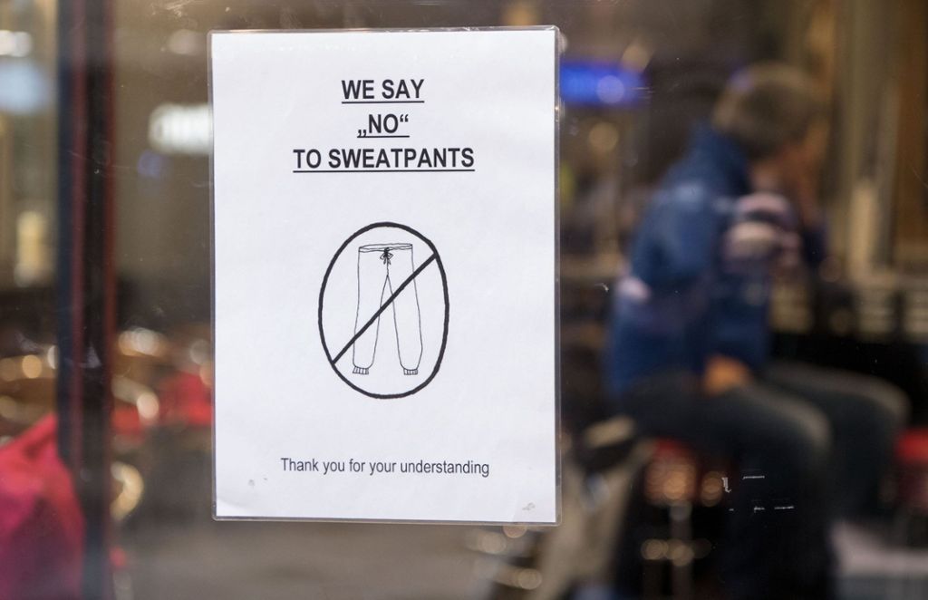 Stuttgarter Café verbietet Jogginghosen: „No Sweatpants“