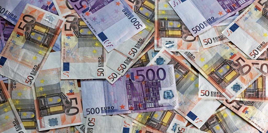 Eine 53-jährige Esslingerin bekommt 25 000 Euro und weiß nicht, wie sie das Geld anlegen soll - So wie ihr geht es vielen Bankkunden: Eine Sparerin und ihr Leid