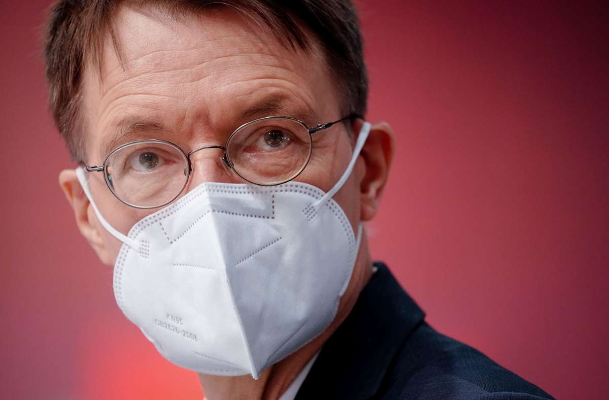 Karl Lauterbach: Gesundheitsminister will mit Boostern und Impfpflicht Welle brechen