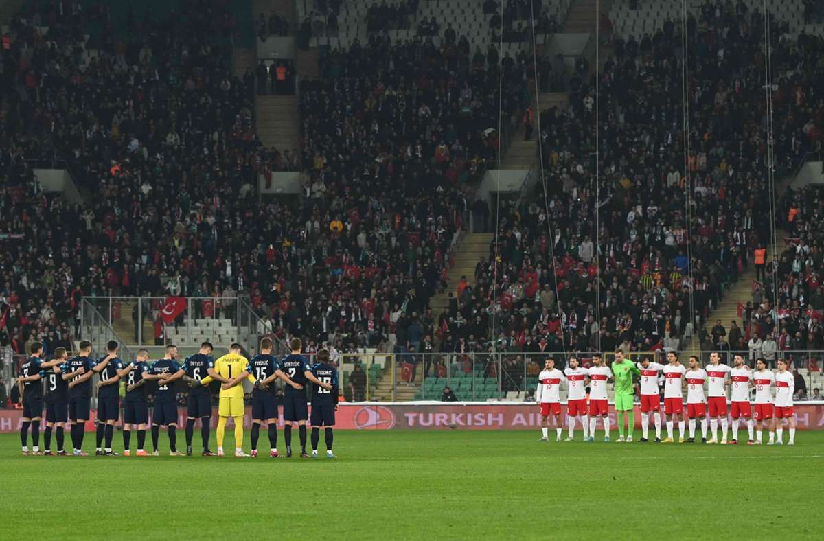 Türkische Nationalmannschaft: Emotionaler Abend für Kuntz – Gedenkminute und Debatten